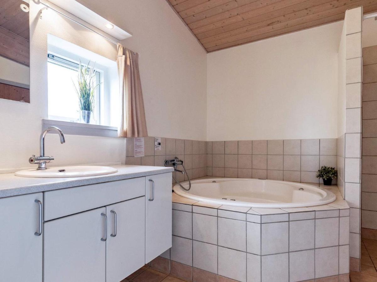 8 Person Holiday Home In ฟาบอร์ก ภายนอก รูปภาพ